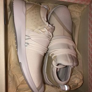 pismo performance sneaker